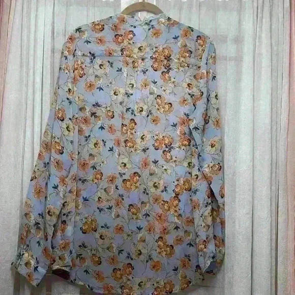 Korye Large Button Up Blouse Lt Blue Orange From dailyLook Box Item# 6R - Picture 4 of 4